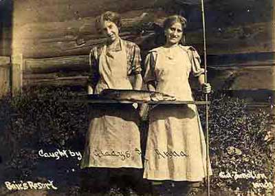 Gladys (Glena) and Anna Engberg